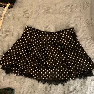 Short frilly skulls Polka dot Skirt